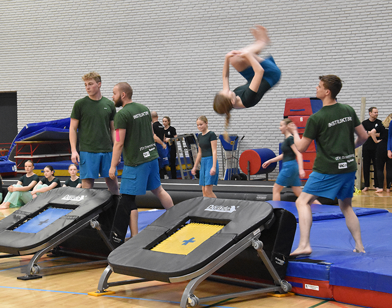 De var helt rundt på gymnastikgulvet